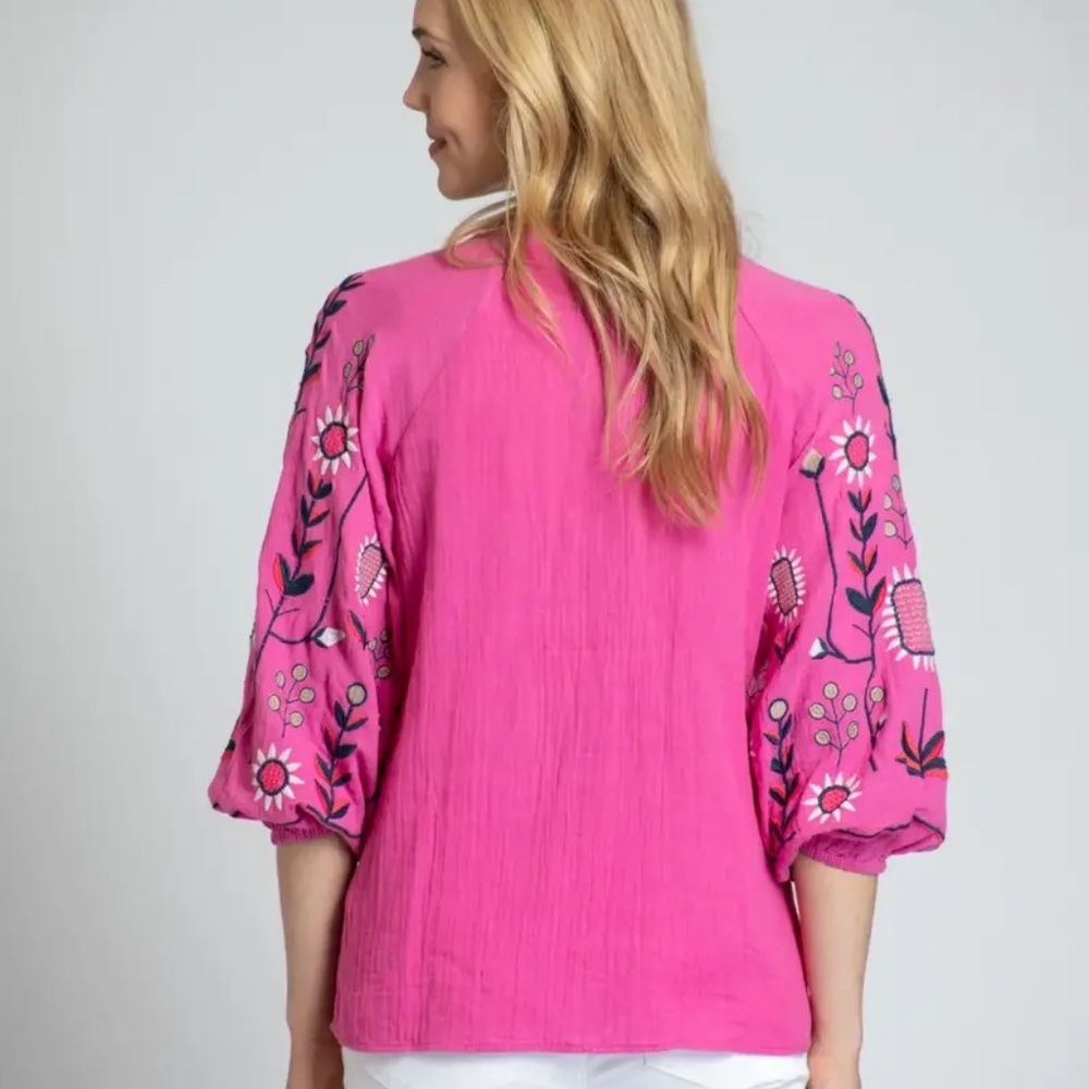 NWT APNY Abstract Floral Embroidered Top - Picture 2 of 2